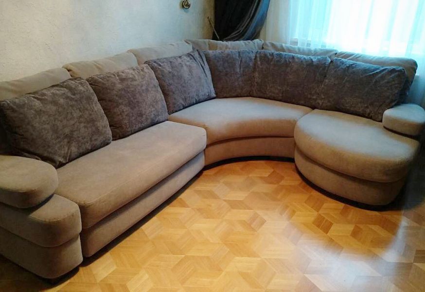 угловой диван с закругленной оттоманкой в Кургане