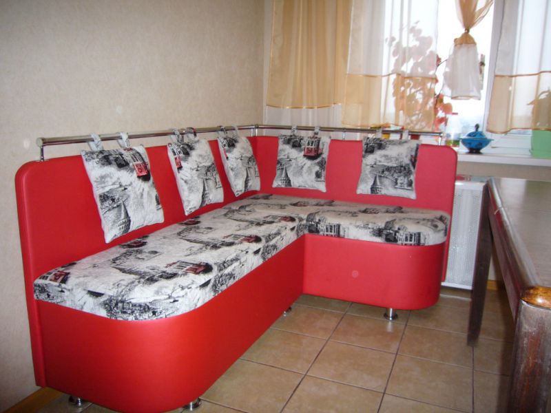 красный кухонный уголок в Кургане