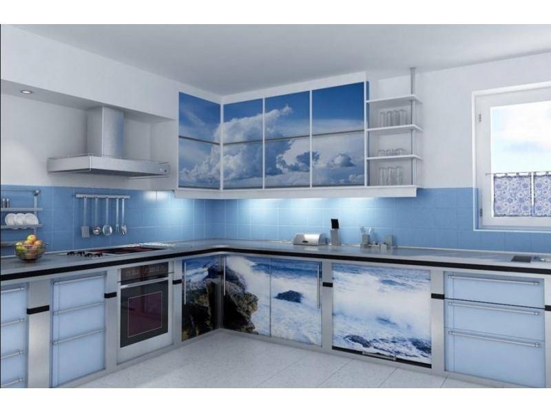 красивая угловая кухня с фотопечатью в Кургане