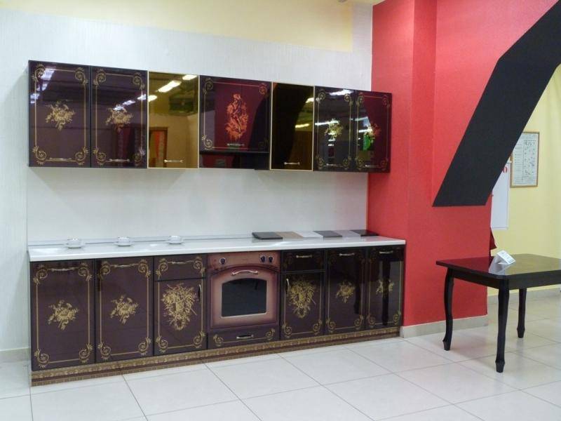 кухня прямая с рисунком из золота в Кургане