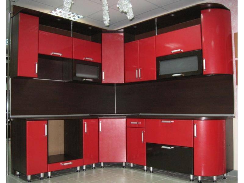 угловая красная кухня в Кургане