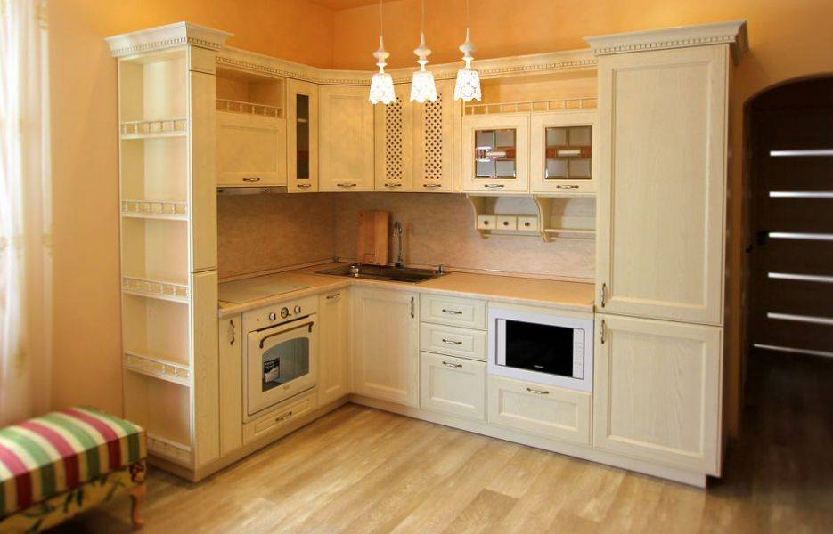 угловая кухня из массива дерева в Кургане