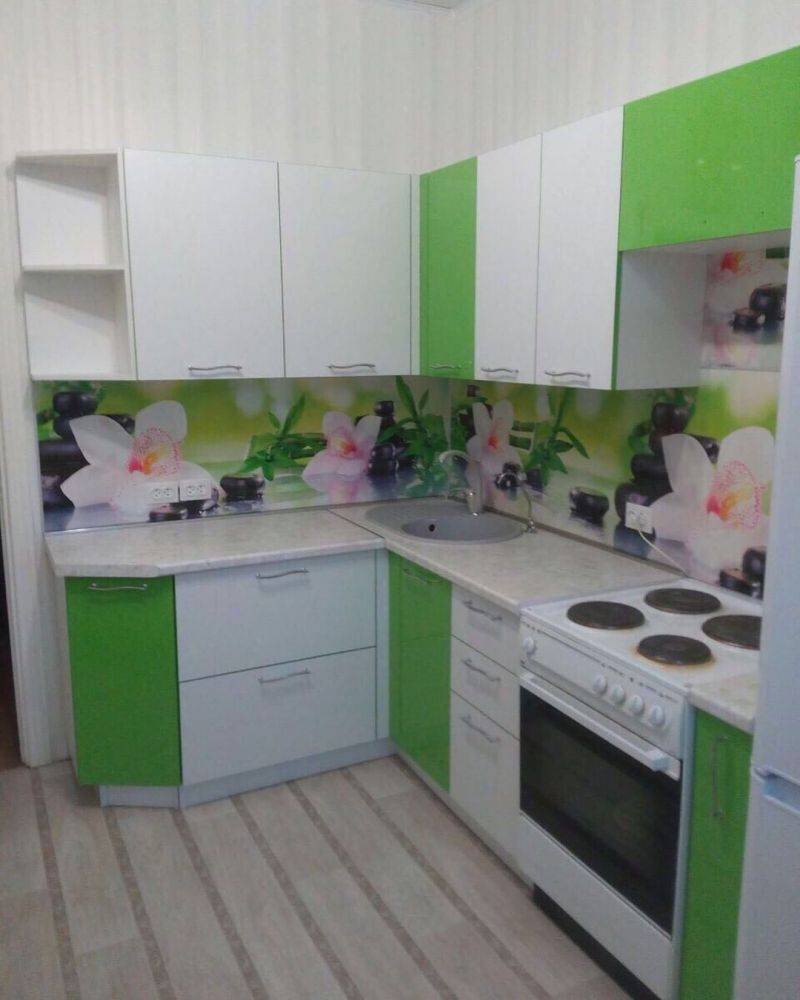 небольшая угловая кухня в Кургане