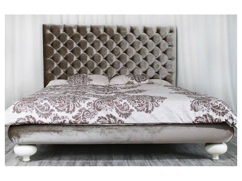 кровать с высоким изголовьем grande letto в Кургане