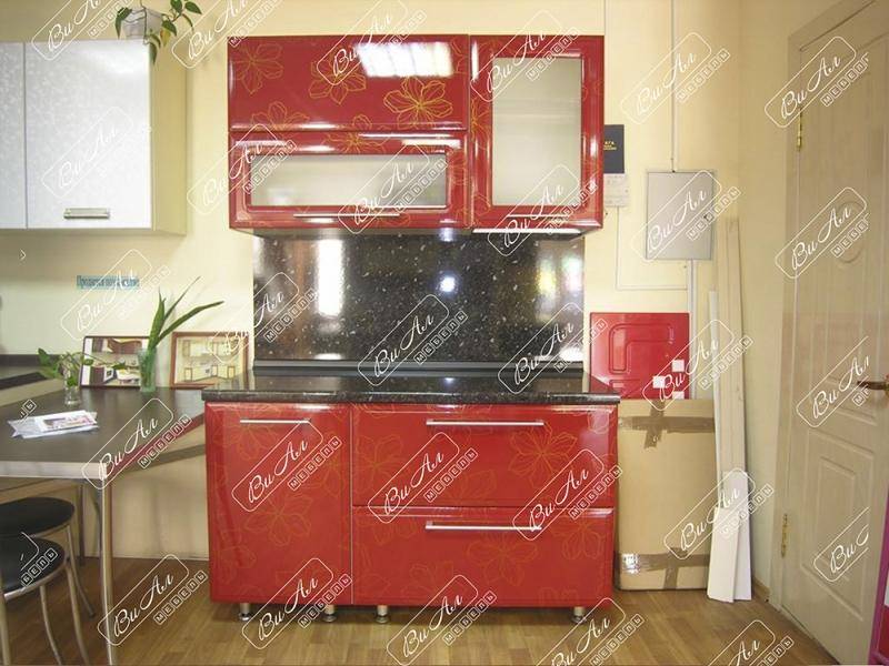 кухня красная с цветами в Кургане