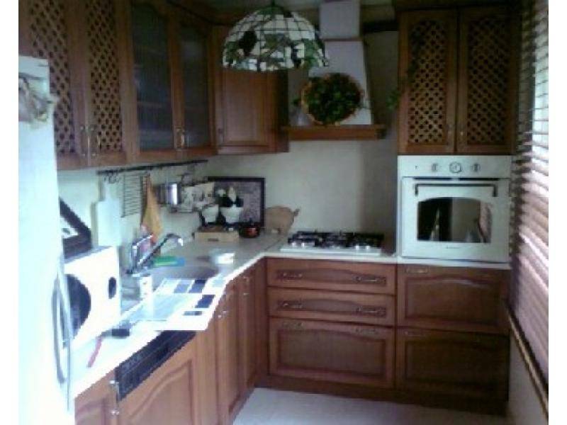 кухонный гарнитур угловой массив в Кургане