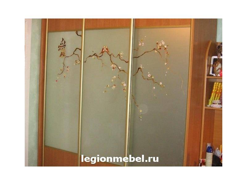 шкаф-купе с витражом в Кургане