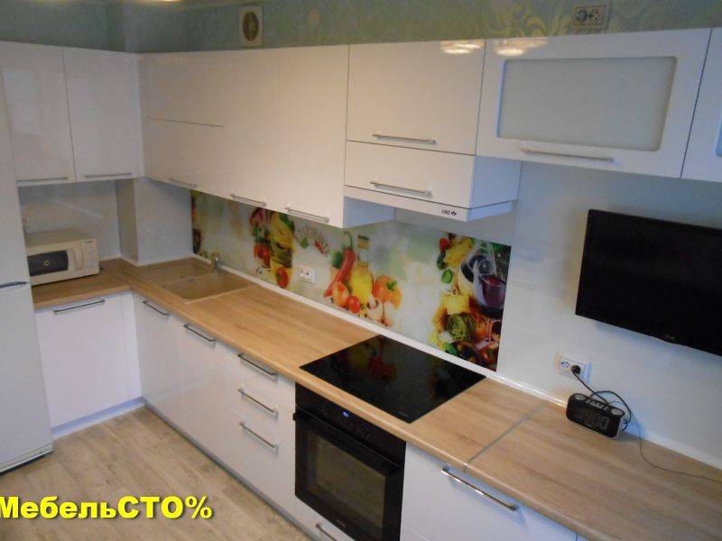 кухонный гарнитур с фартуком из стекла с фотопечатью в Кургане