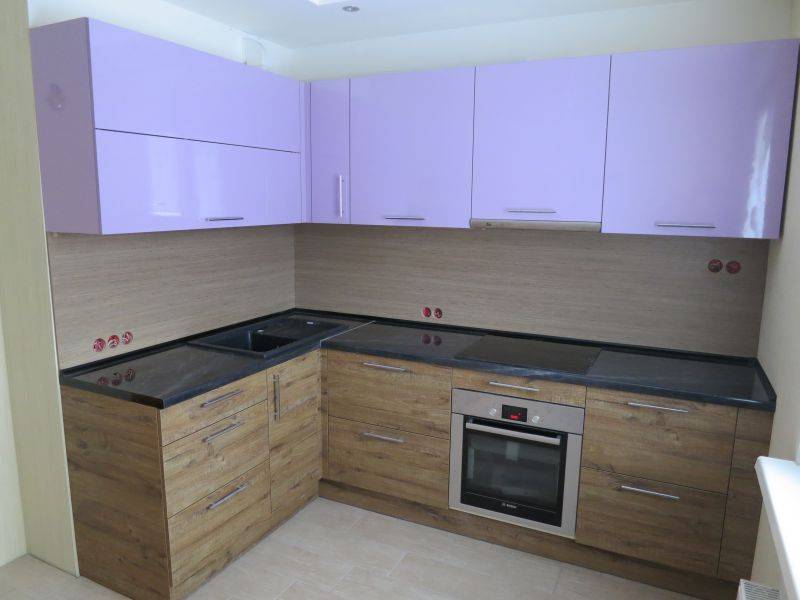 угловая кухня в современном стиле сирень в Кургане