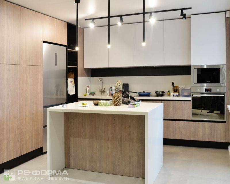 современная кухня 038 с островом в Кургане