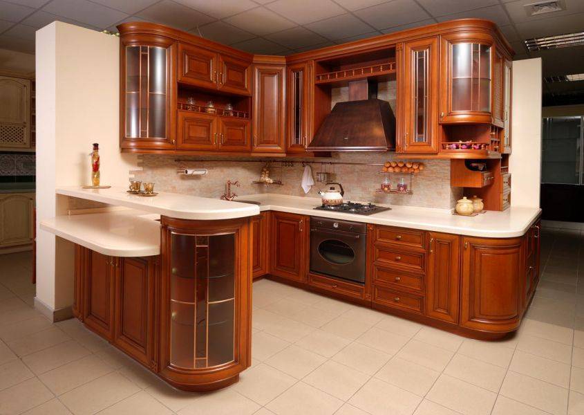 угловая кухня классика в Кургане
