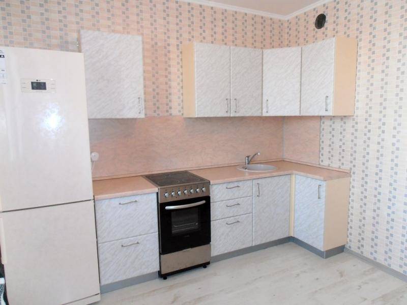 простая угловая кухня в Кургане