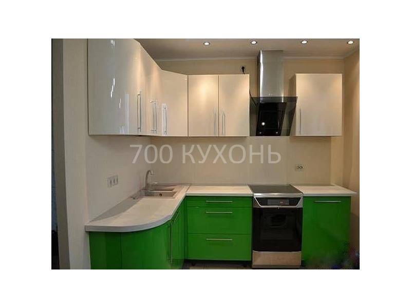 зелено-белая угловая кухня в Кургане