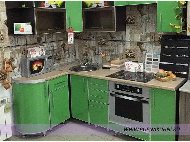 угловая кухня в алюминиевой рамке в Кургане