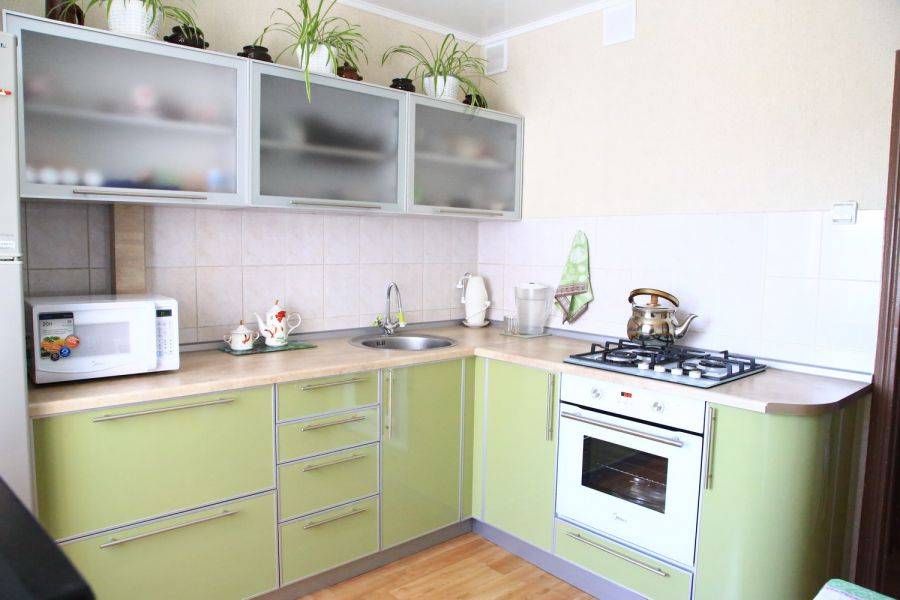 небольшая угловая кухня в Кургане