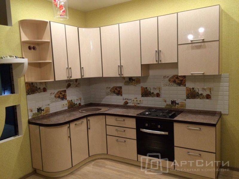 угловая бежевая кухня в Кургане