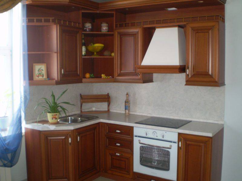 маленькая угловая кухня в Кургане