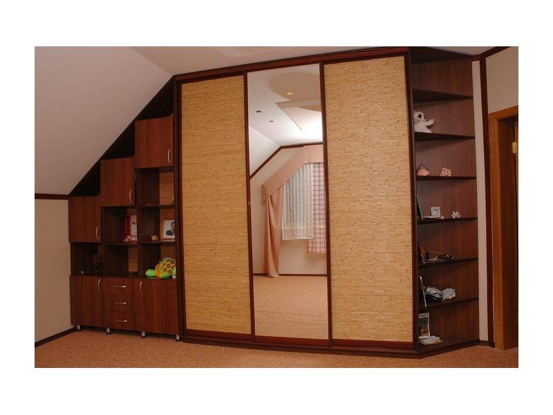 шкаф-купе с тремя дверьми в Кургане