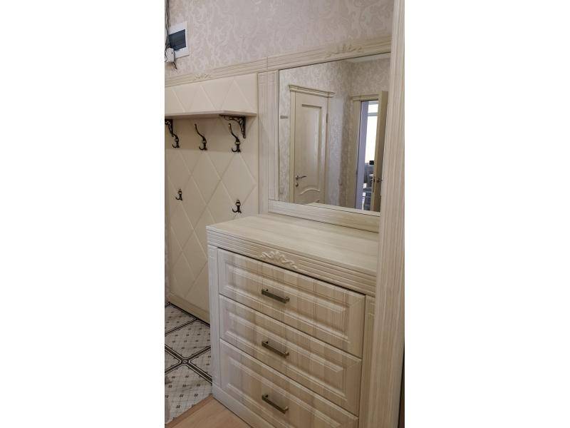 прихожая с комодом в Кургане