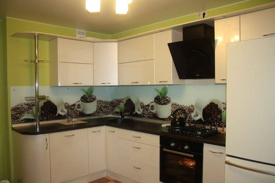 светлая угловая кухня в Кургане
