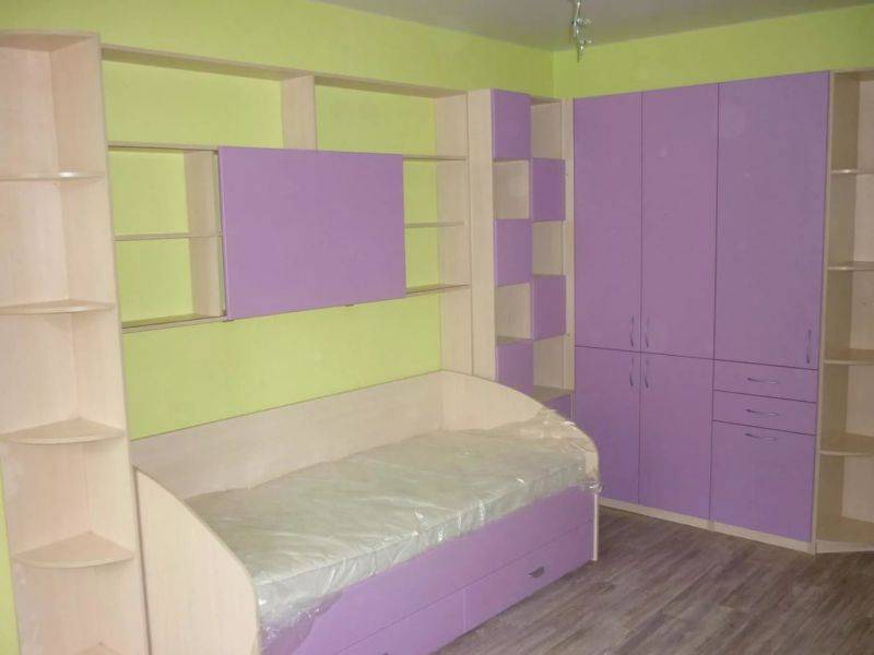 фиолетовая стенка в детскую в Кургане