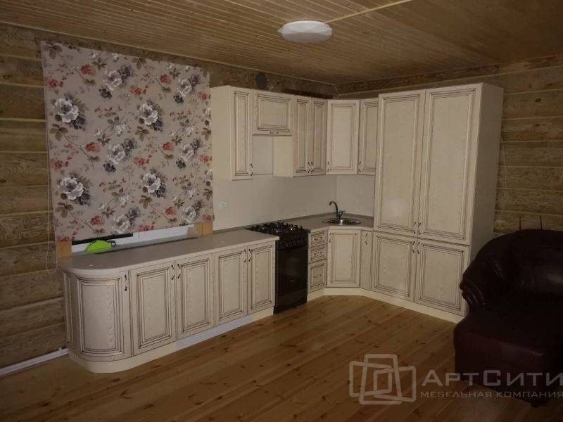 угловая кухня с патиной в Кургане