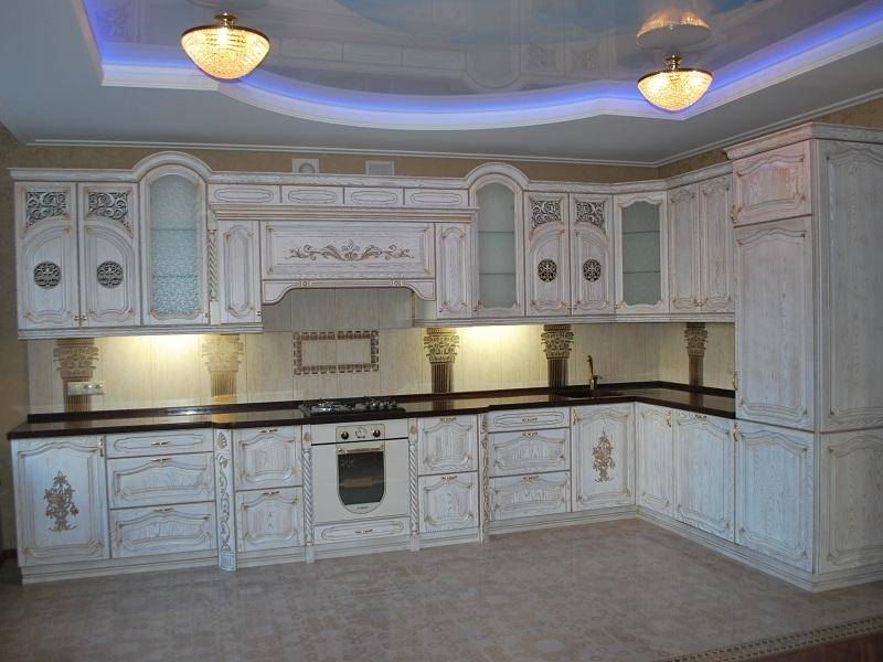 кухонный гарнитур ясень цвет белый-патина золото в Кургане