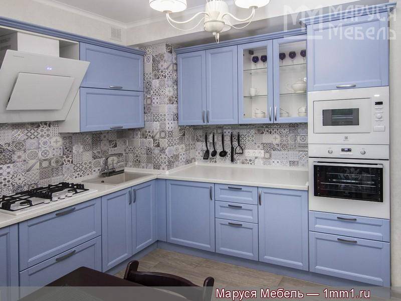 кухня из голубого бука в стиле кантри в Кургане