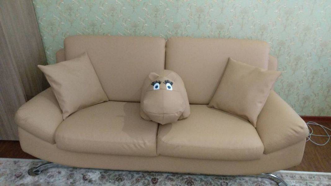 светлый прямой диван в Кургане