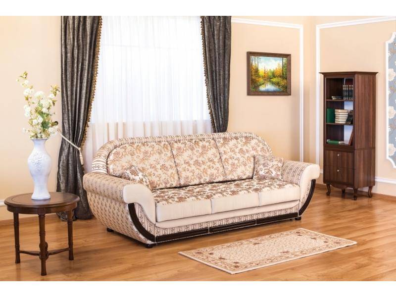 светлый диван-кровать с цветами в Кургане