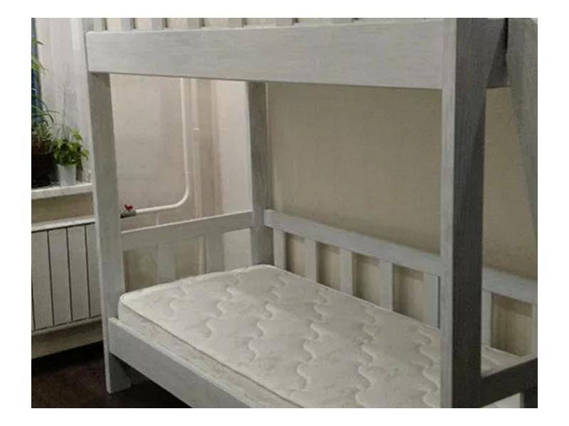 кровать двухъярусная из массива сосны в Кургане
