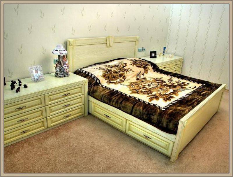 спальный гарнитур из дерева в Кургане