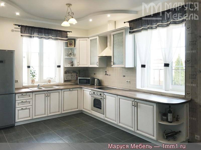 кухня с двумя окнами из массива нокта в Кургане