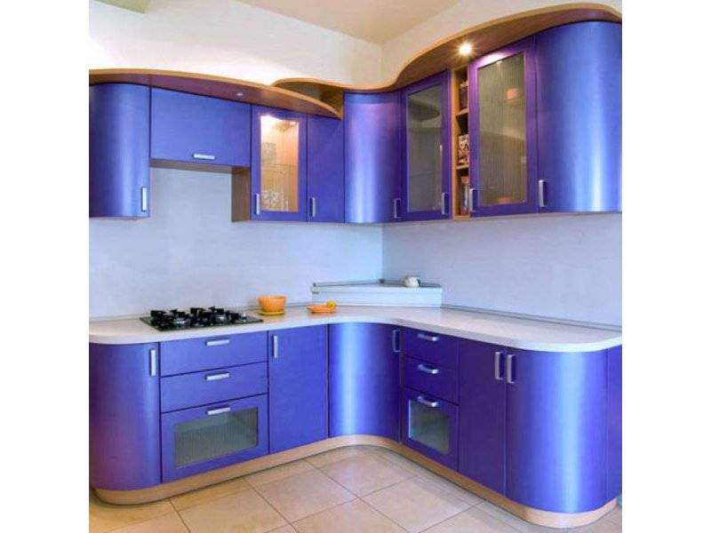 угловая кухня с плавными фасадами в Кургане