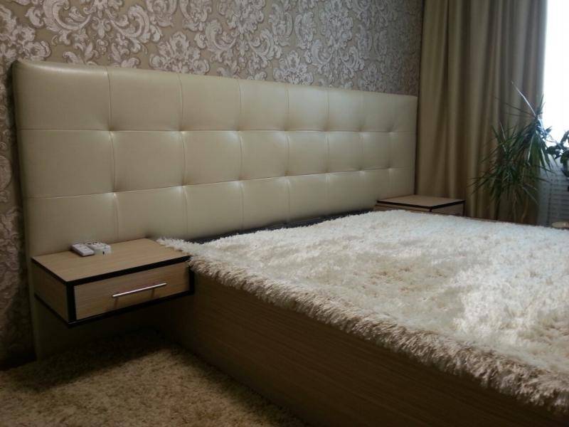 кровать с мягким изголовьем в Кургане