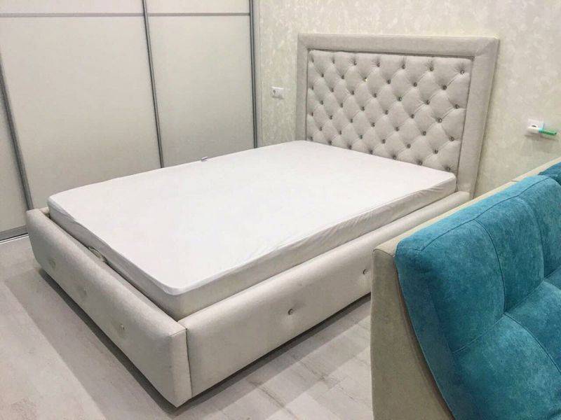 мягкая кровать со стразами в Кургане