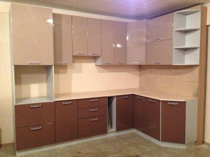 удобный кухонный гарнитур в Кургане