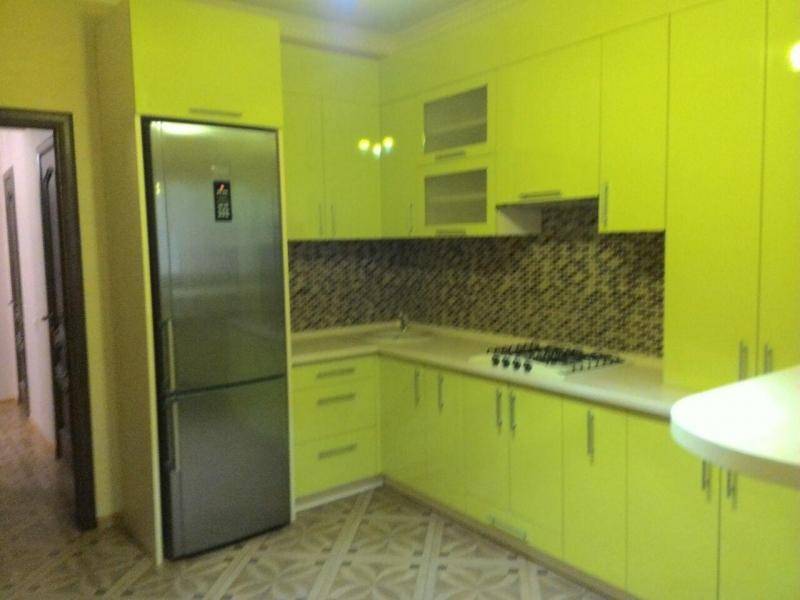 салатовая угловая кухня в Кургане