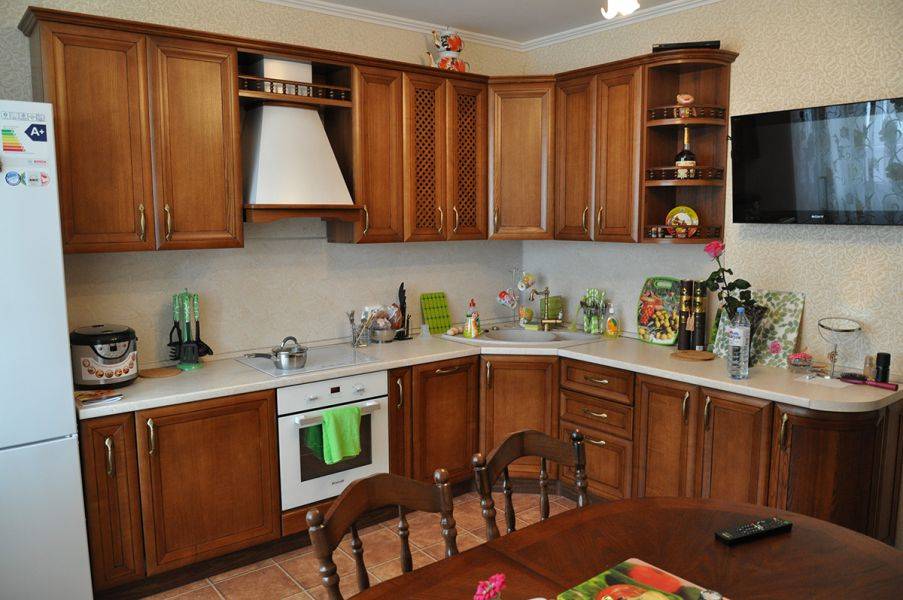 кухня с фасадом из массива ясеня т516 в Кургане