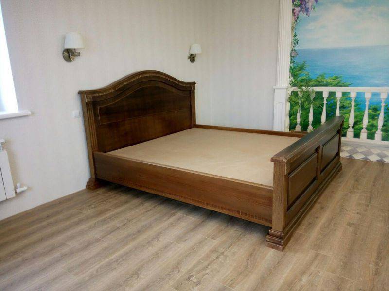 кровать двуспальная из дерева в Кургане