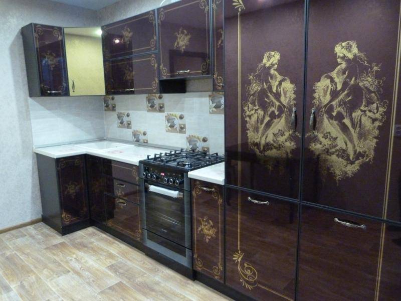 кухня угловая с рисунком из золота в Кургане