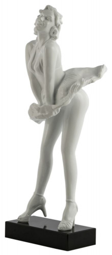 статуэтка she again white в Кургане