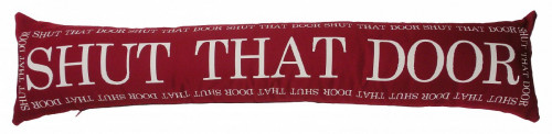 подушка с надписью shut that door в Кургане